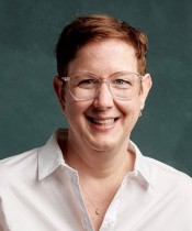 Auf diesem Foto ist die Oberärztin der Station P4, Frau Dr. Birgit Meiler, abgebildet.