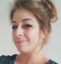 Das Foto zeigt die Pflegefachexpertin Mara Schneider