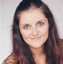 Das Foto zeigt die Pflegefachexpertin Marilia Bernardo-Preuss