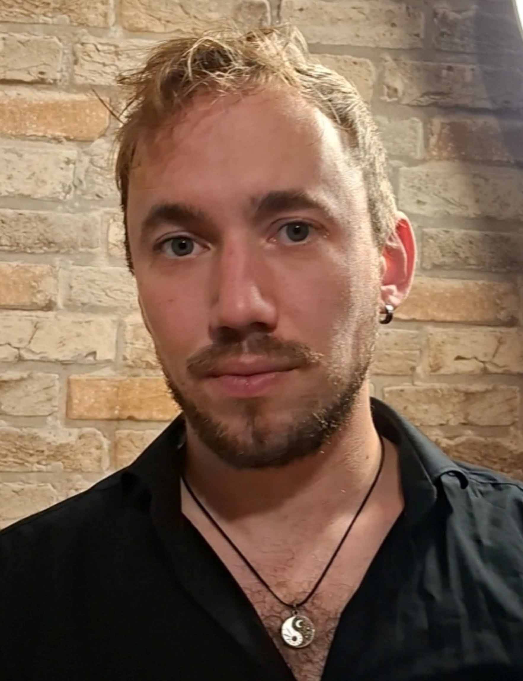 Das Foto zeigt den Genesungsbegleiter Marius Brückner.